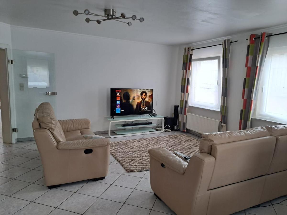 Large Room In Schuttrange Free Parking 10Mins To Airport Excellent Customer Services Exterior foto