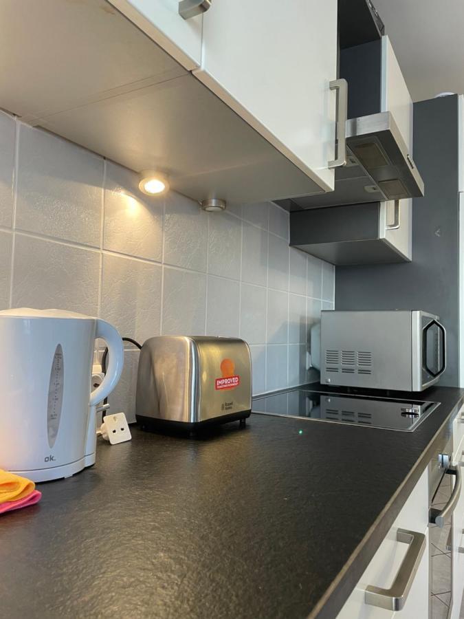 Large Room In Schuttrange Free Parking 10Mins To Airport Excellent Customer Services Exterior foto