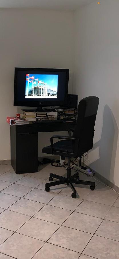 Large Room In Schuttrange Free Parking 10Mins To Airport Excellent Customer Services Exterior foto