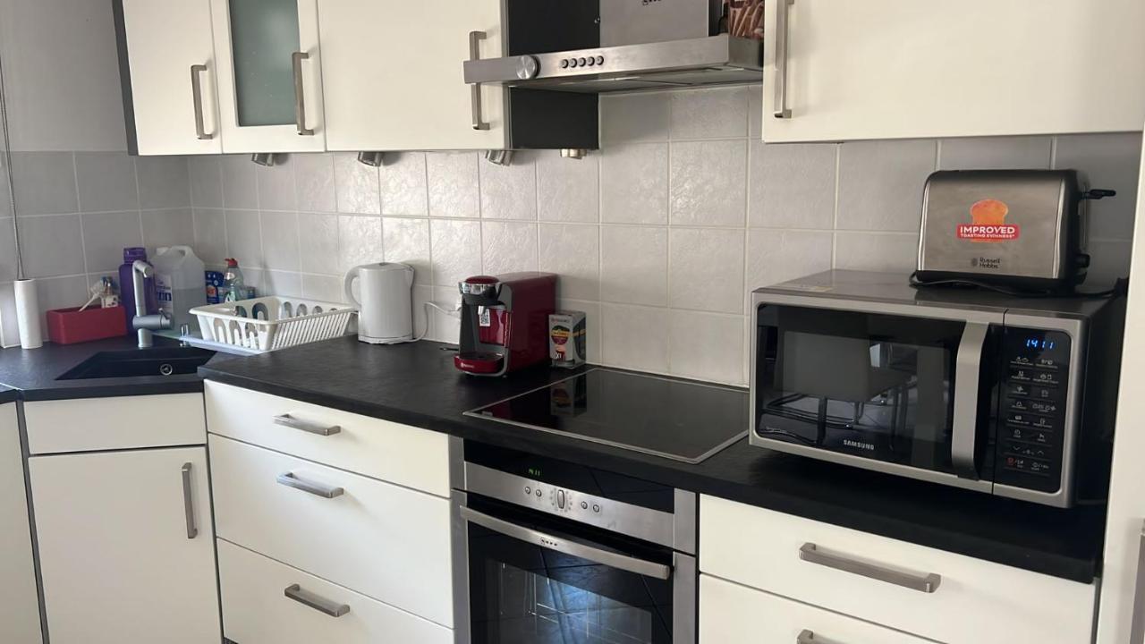 Large Room In Schuttrange Free Parking 10Mins To Airport Excellent Customer Services Exterior foto