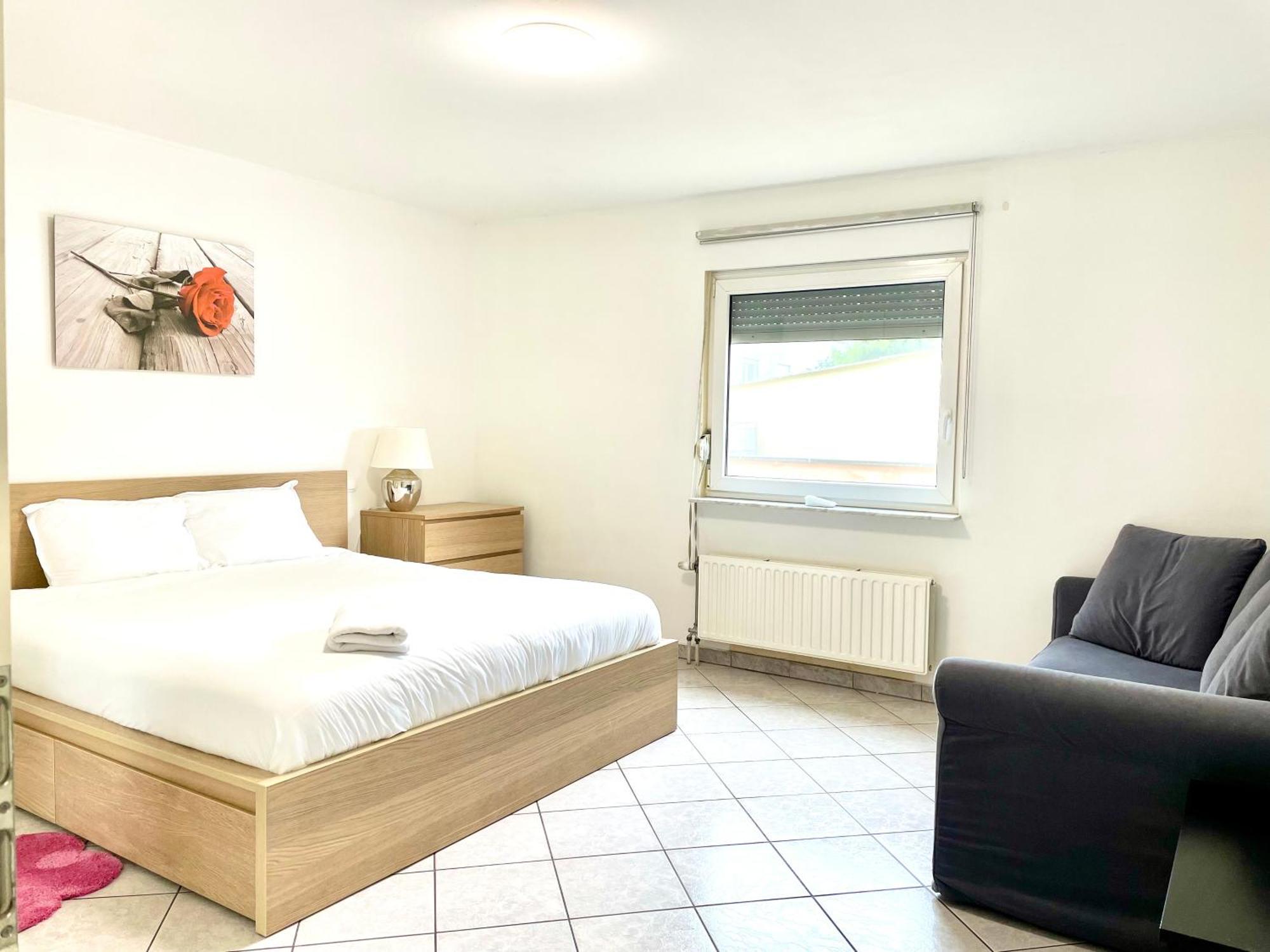 Large Room In Schuttrange Free Parking 10Mins To Airport Excellent Customer Services Exterior foto